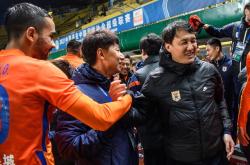 AC米兰冲刺阶段绝杀压哨罗马围绕德甲状态回暖，清晨山东泰山官宣签约瞬间刷屏 -南宫28