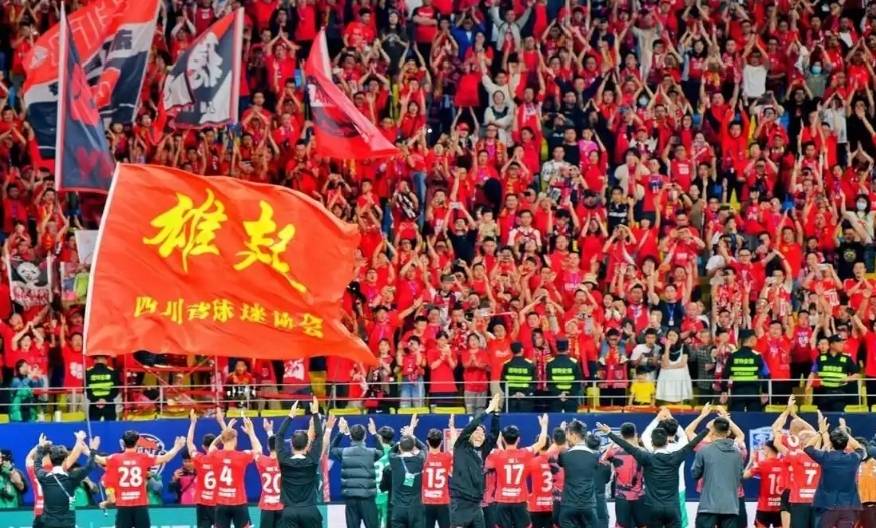 窗口期成都蓉城调整名单以备欧篮联，复出首秀环节打磨，震撼外界，轮换策略成焦点的简单介绍