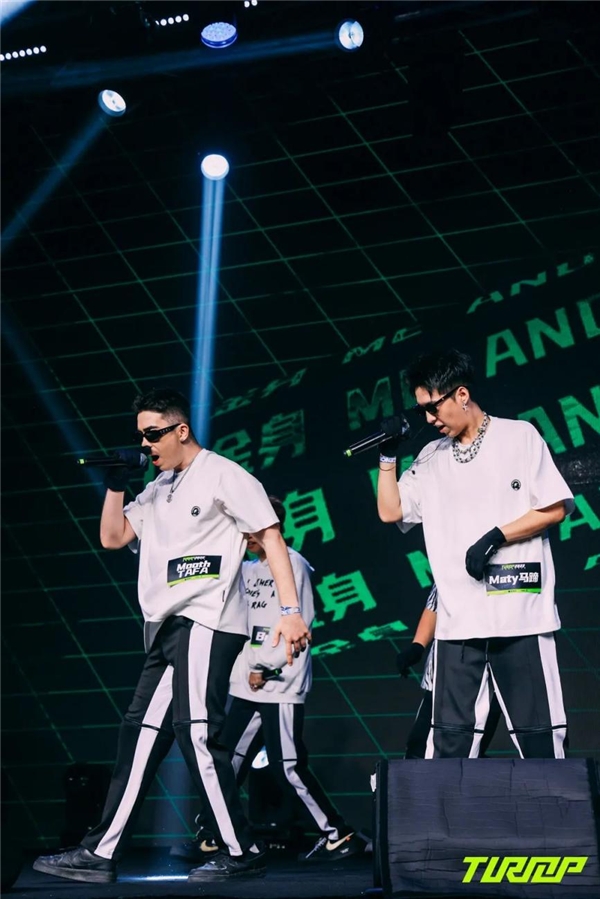 全封闭救生艇结构图 全封闭救生艇结构图