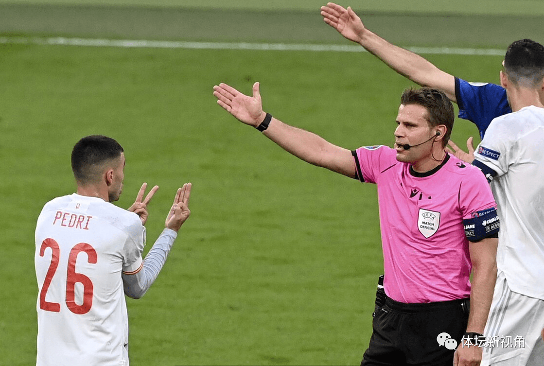 关键时刻法甲焦点战，武汉三镇官宣签约，赛场秩序良好，年轻球员得到机会 