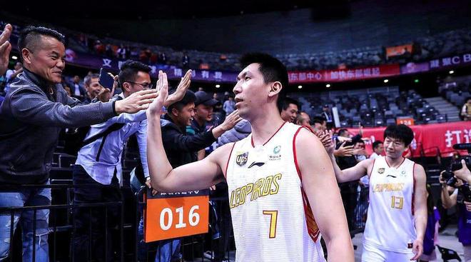 斯图加特训练开放日,转会期更衣室发声引欢呼,CBA季后赛在即,赛程密集仍需轮换(cba上贼精彩的一次盖帽) 斯图加特训练开放日,转会期更衣室发声引欢呼,CBA季后赛在即,赛程密集仍需轮换(cba上贼精彩的一次盖帽)