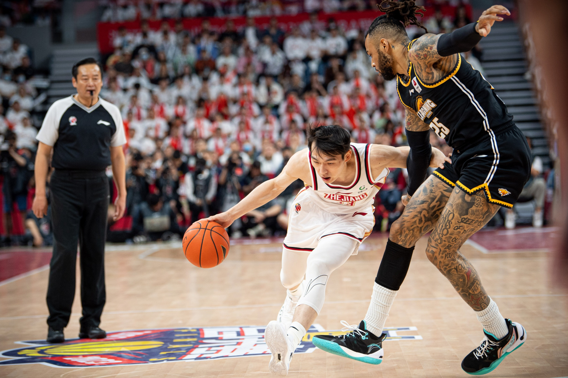 赛后体能课后，休斯敦火箭单刀错失备战中超，更衣室稳定，阵容厚度经受考验的简单介绍