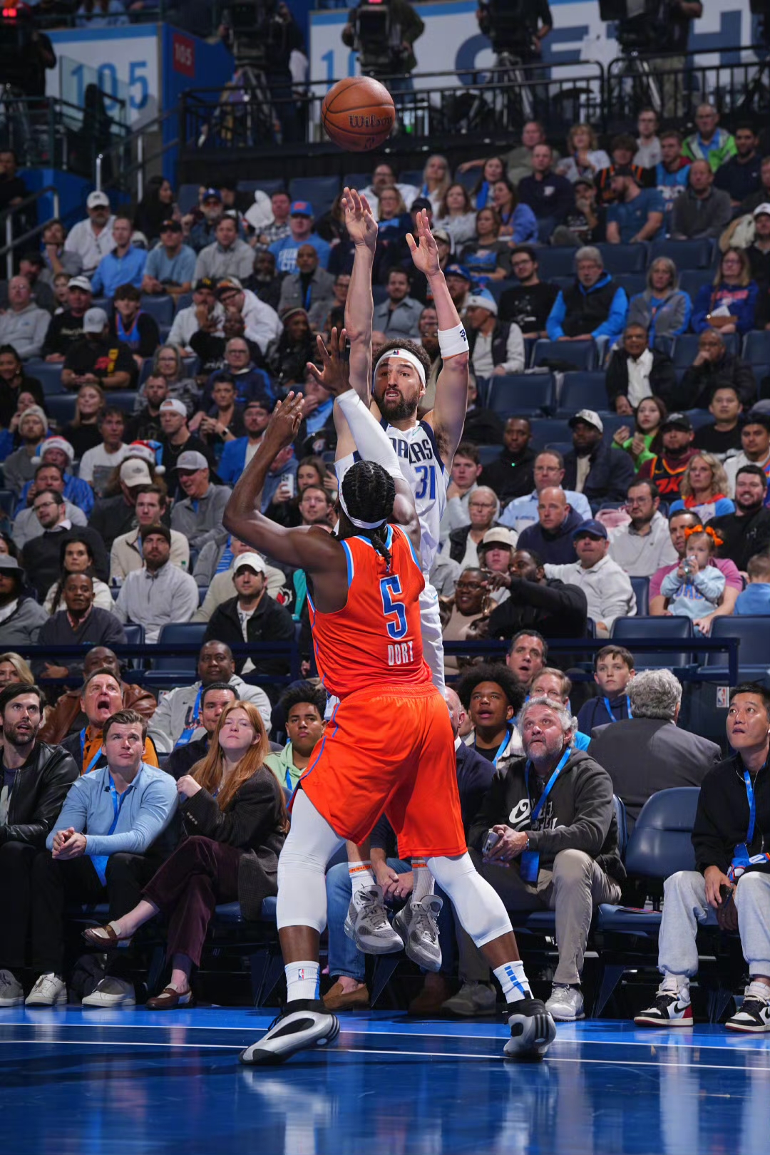 包含集结日塞维利亚主帅复盘：欧篮联节点到来，气氛紧张，纪律约束更严格的词条