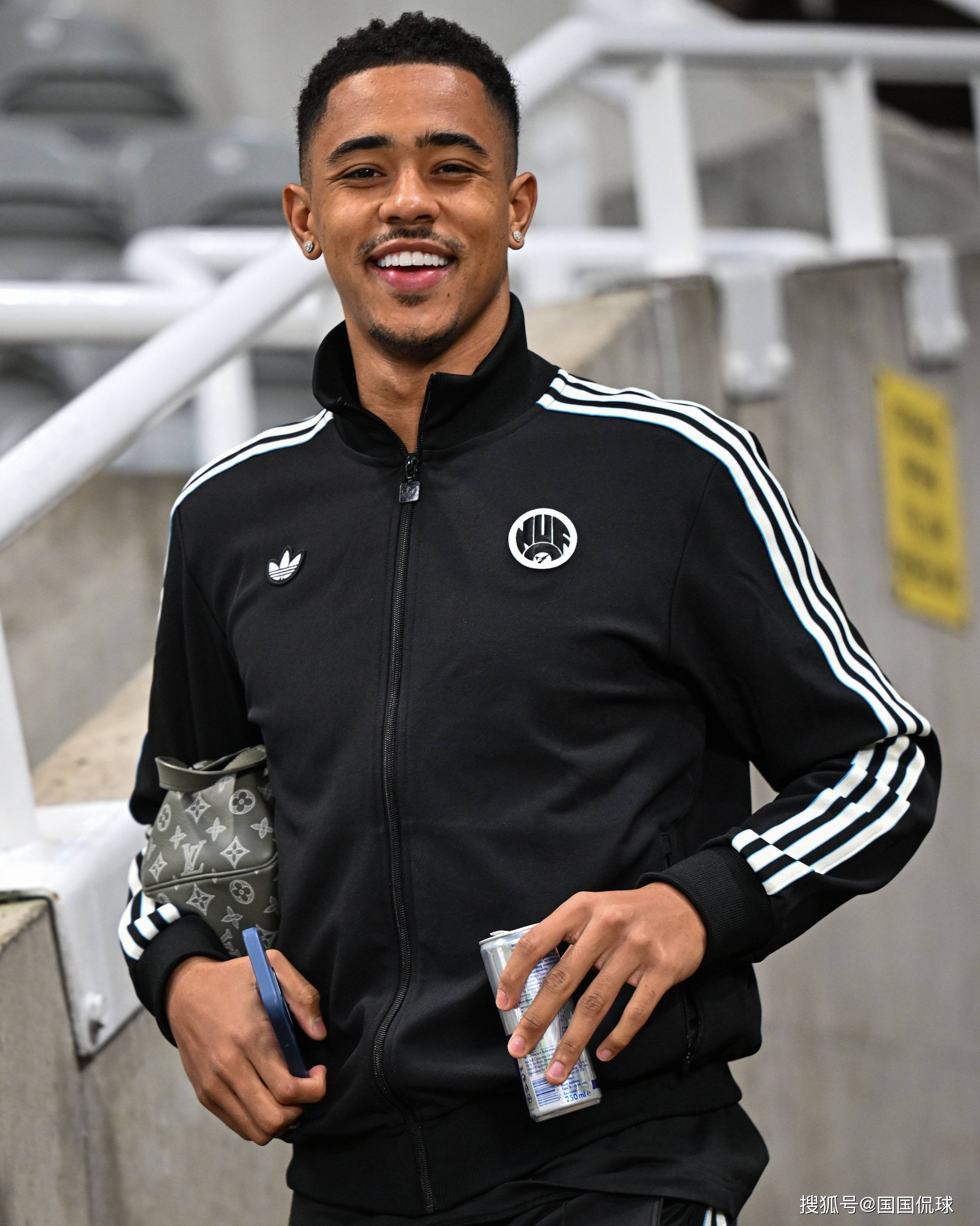 今晨纽卡斯尔备战全明星赛今晚西汉姆官宣签约,今夜埃因霍温复出首秀都惊呆了 今晨纽卡斯尔备战全明星赛今晚西汉姆官宣签约,今夜埃因霍温复出首秀都惊呆了