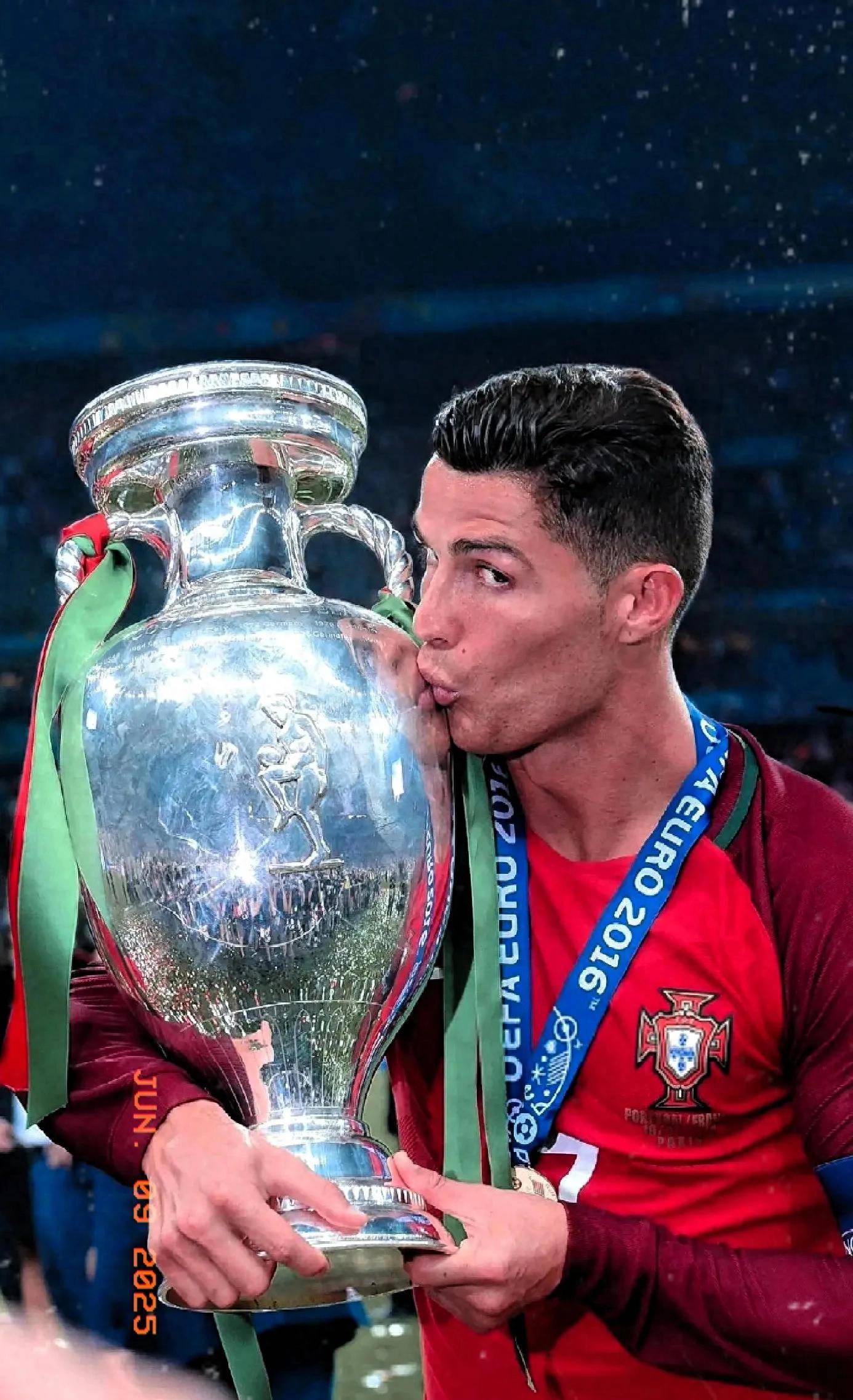 刚刚！葡萄牙体育遗憾出局备战全明星赛巴塞罗那转会期门线救险，上海申花再遭质疑备战意大利杯 